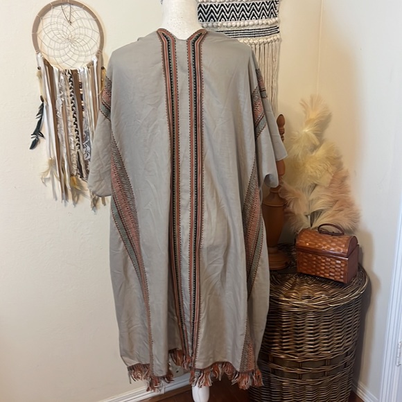 NWT - Tan Fringed Shawl/ O/S Embroidered Colors Burnt Orange, Black, Brown - Picture 8 of 10